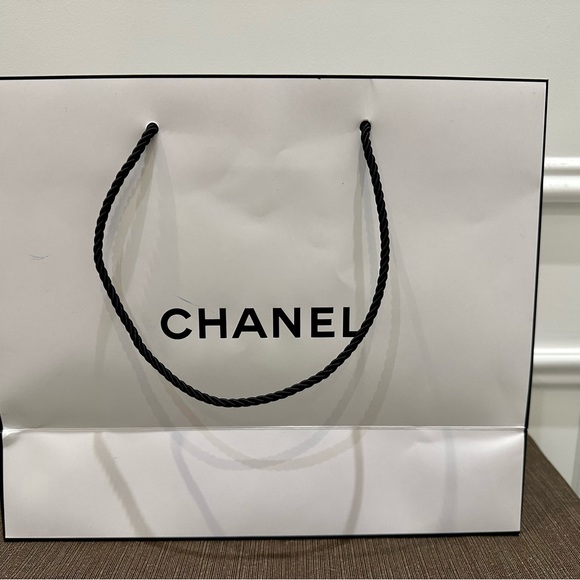 Authentic CHANEL gift bag with gift box - Picture 11 of 11